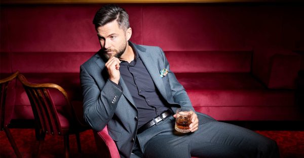 Grüner Anzug Modefarbe 2024