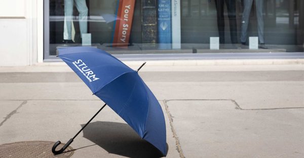 Regenschirm Anzug Sturm Herrenausstatter Wien